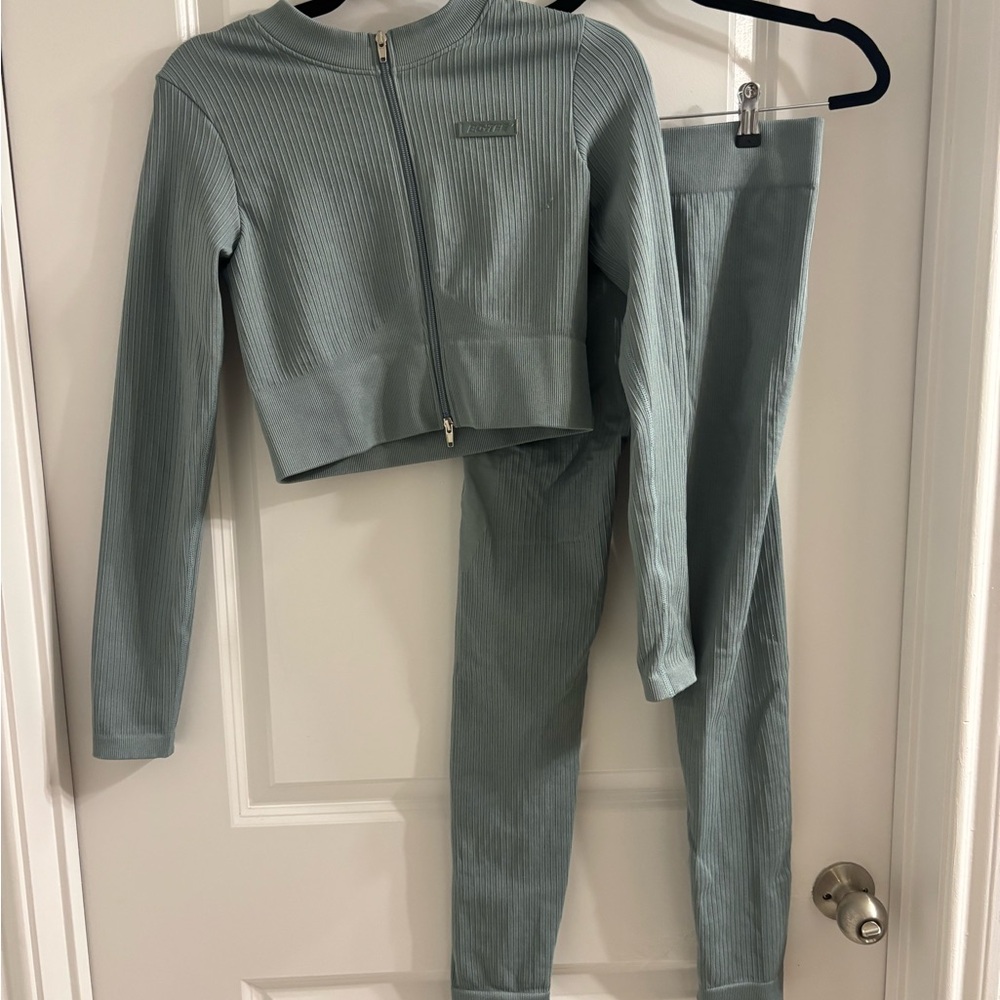 Bo + Tee Set